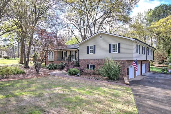 $569,000 | 27 Walnut Drive, Cartersville, GA 30120