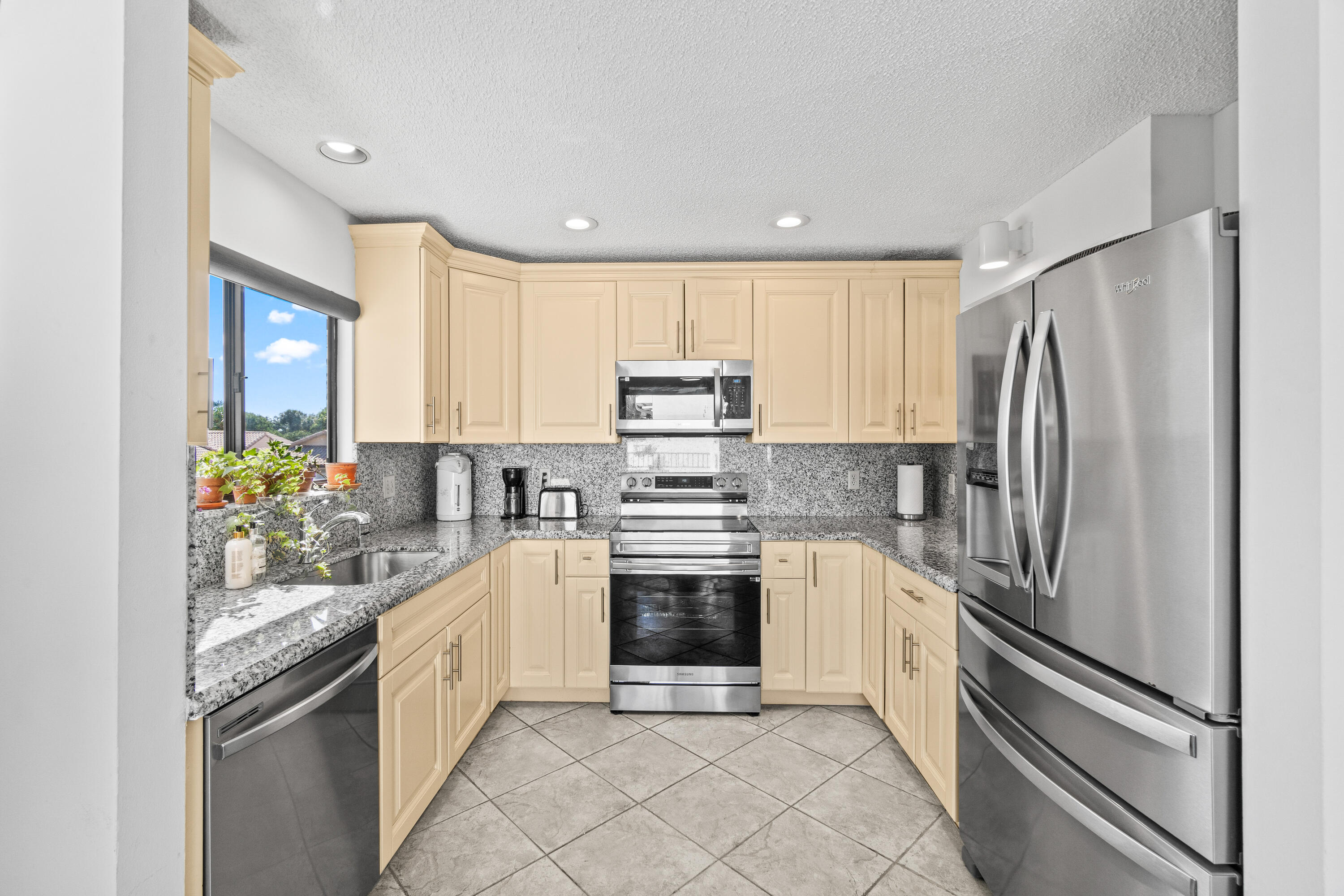 7533 Glendevon Lane, Unit 905 Delray Beach, FL 33446 - Photo 15 of 33 016-7533GlendevonLane-905-DelrayBeach-FL