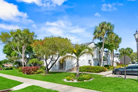 $550,000 | 7533 Glendevon Lane, Unit 905, Delray Beach, FL 33446