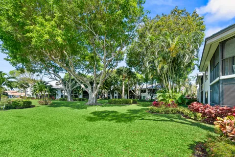 $550,000 | 7533 Glendevon Lane, Unit 905, Delray Beach, FL 33446