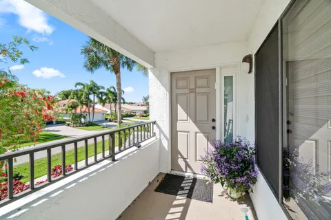 $550,000 | 7533 Glendevon Lane, Unit 905, Delray Beach, FL 33446