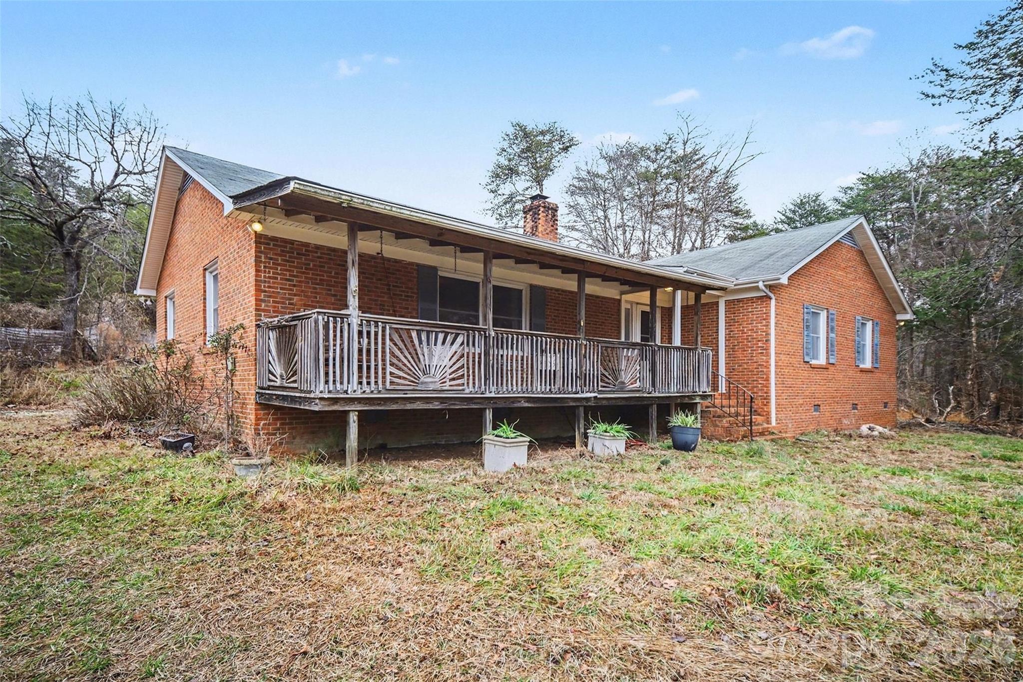 16421 Shallow Pond Road Charlotte, NC 28278 - Photo 2 of 24 a front view of a house with garden