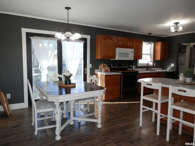 $229,900 | 607 210th Avenue, Monmouth, IL 61462