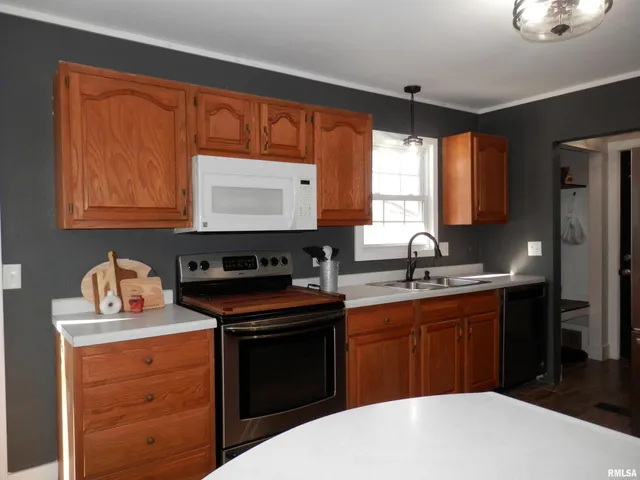 $229,900 | 607 210th Avenue, Monmouth, IL 61462