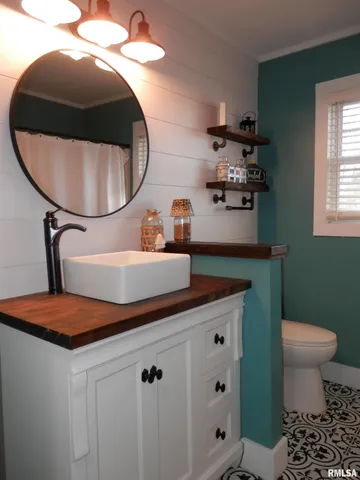 $229,900 | 607 210th Avenue, Monmouth, IL 61462