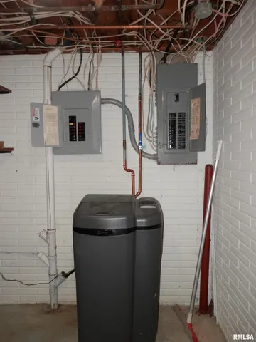 $229,900 | 607 210th Avenue, Monmouth, IL 61462