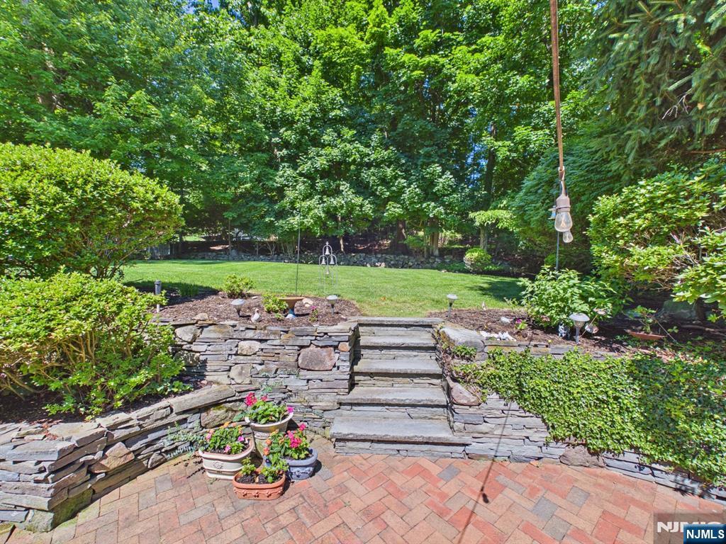 318 Beechwood Road Ridgewood, NJ 07450 - Photo 3 of 6