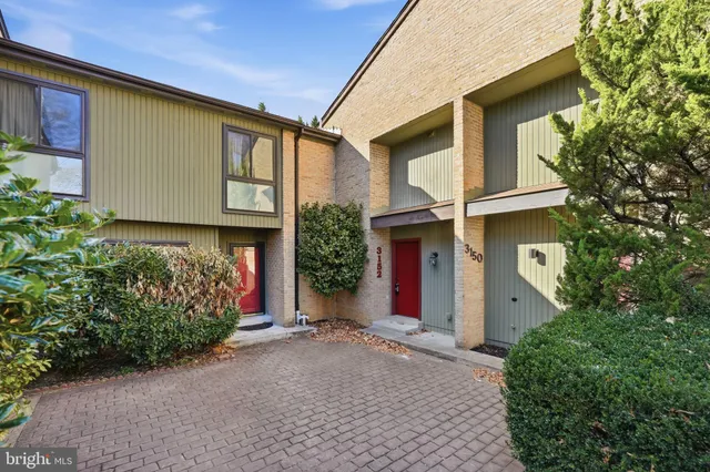 $775,000 | 3152 Eakin Park Court, Fairfax, VA 22031