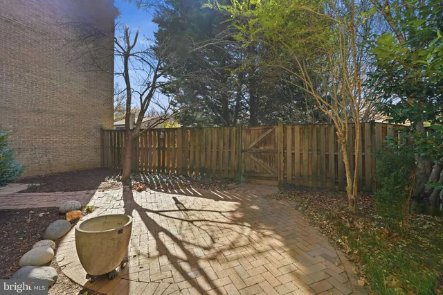 $775,000 | 3152 Eakin Park Court, Fairfax, VA 22031