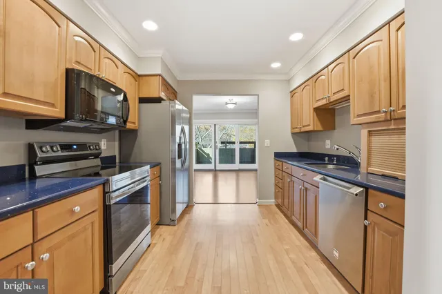 $775,000 | 3152 Eakin Park Court, Fairfax, VA 22031