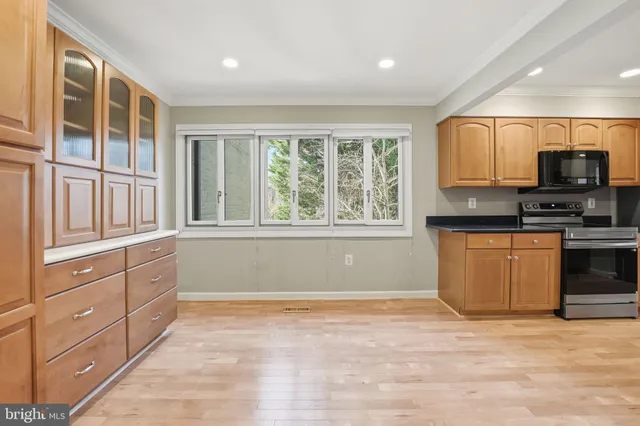 $775,000 | 3152 Eakin Park Court, Fairfax, VA 22031