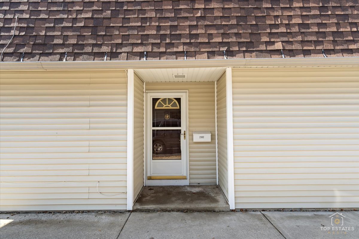 2302 Fulle Street Rolling Meadows, IL 60008 - Photo 14 of 48 a view of a door and an empty space