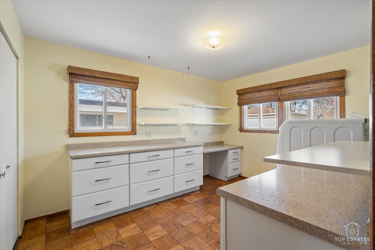 2302 Fulle Street Rolling Meadows, IL 60008 - Photo 23 of 48 a kitchen with sink and cabinets