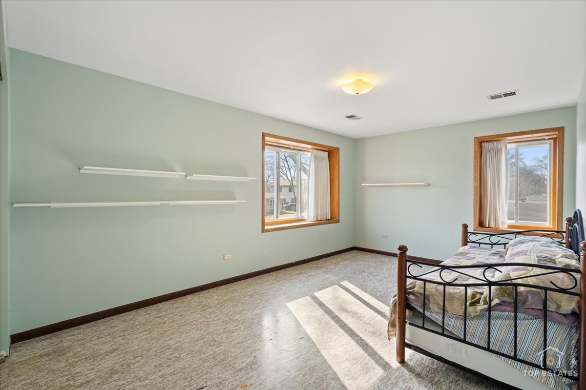 2302 Fulle Street Rolling Meadows, IL 60008 - Photo 29 of 48 a view of livingroom with furniture and window