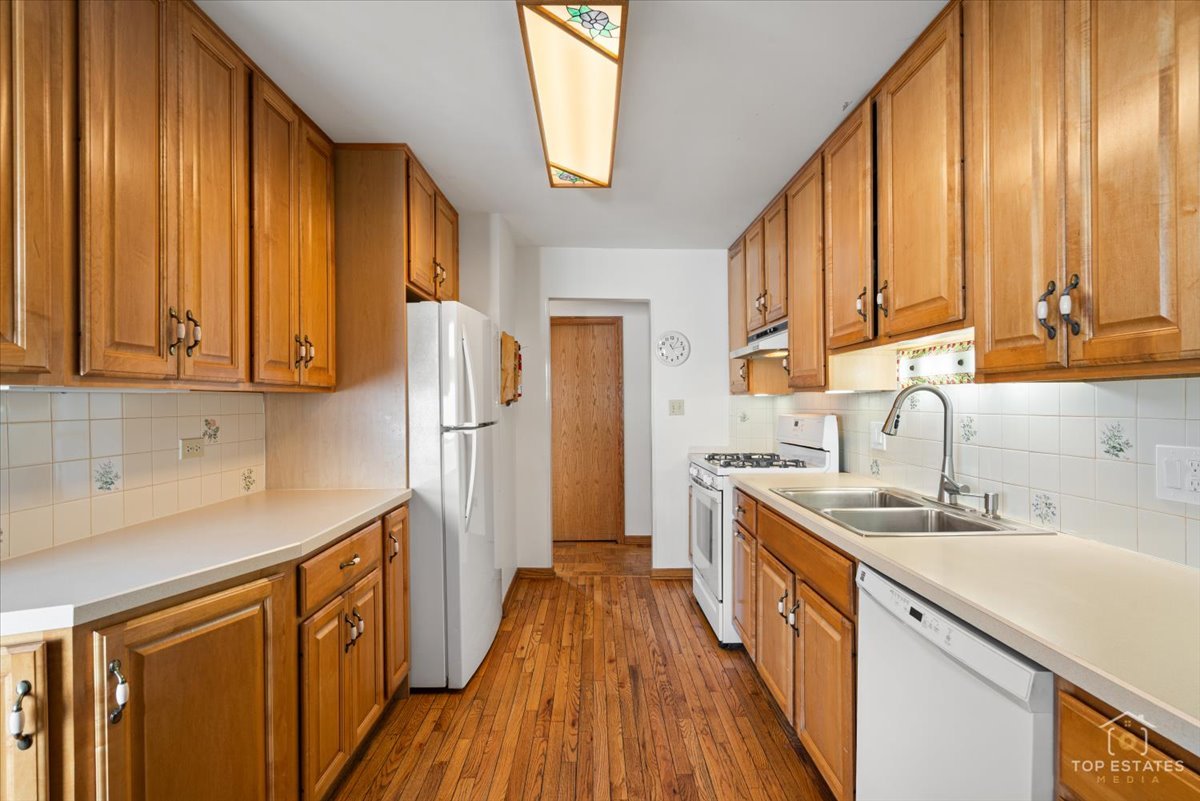 2302 Fulle Street Rolling Meadows, IL 60008 - Photo 4 of 48 a kitchen with a sink a refrigerator and window