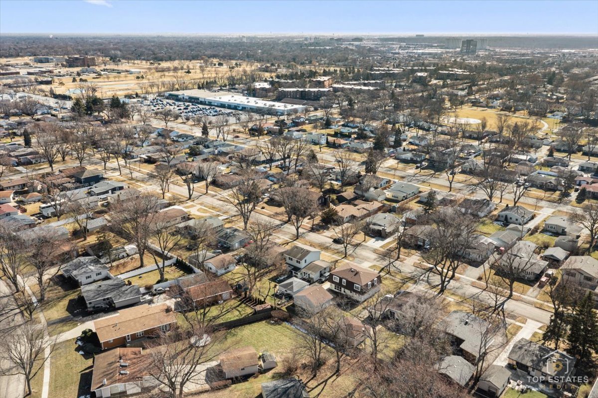 2302 Fulle Street Rolling Meadows, IL 60008 - Photo 41 of 48 an aerial view of residential houses with city view