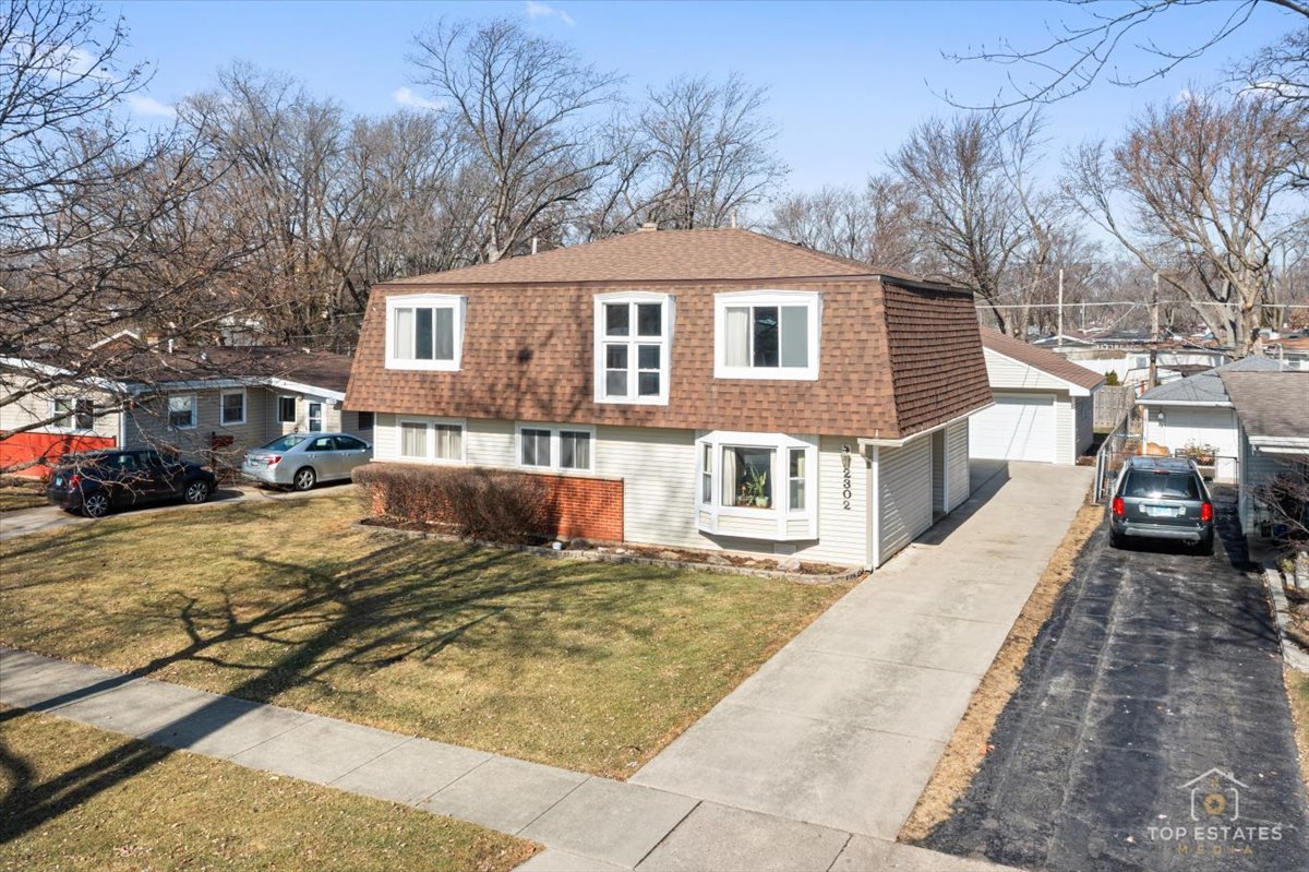 2302 Fulle Street Rolling Meadows, IL 60008 - Photo 9 of 48 a view of a yard in front of house