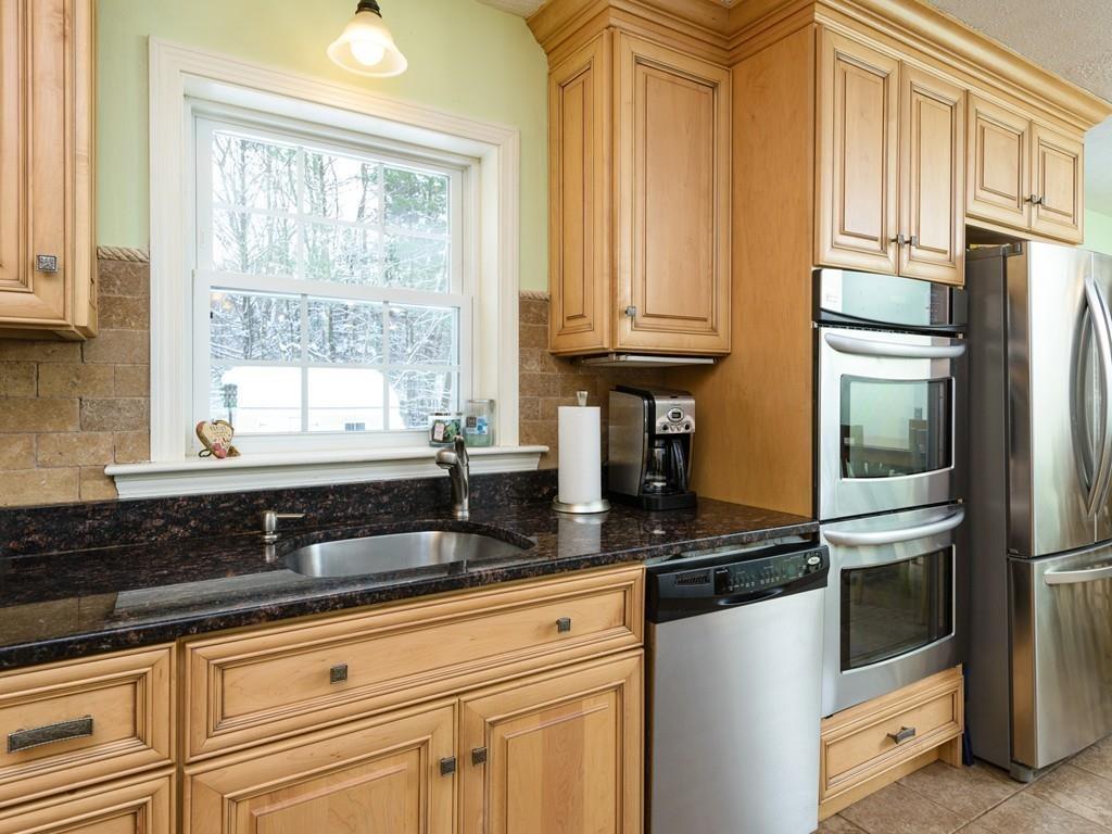 39 Breakneck Road Sturbridge, MA 01566 - Photo 3 of 37