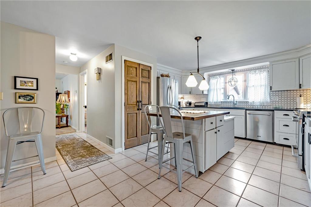 1039 Government Road Irwin, PA 15642 - Photo 3 of 25 Gallery Image 3