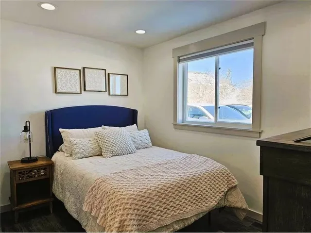 $130,000 | 201 1/2 10th Avenue Southeast, Pipestone, MN 56164