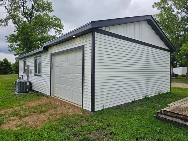 $130,000 | 201 1/2 10th Avenue Southeast, Pipestone, MN 56164