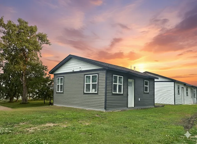 $130,000 | 201 1/2 10th Avenue Southeast, Pipestone, MN 56164