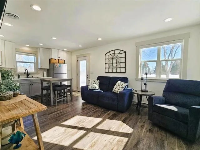 $130,000 | 201 1/2 10th Avenue Southeast, Pipestone, MN 56164