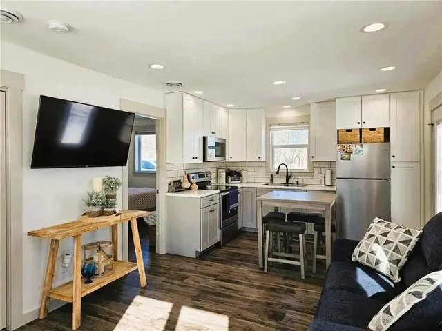 $130,000 | 201 1/2 10th Avenue Southeast, Pipestone, MN 56164