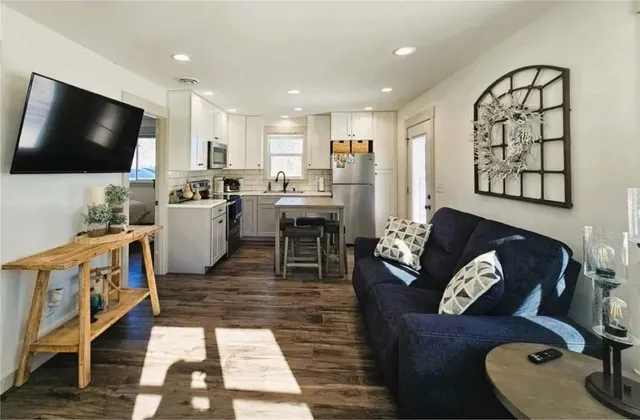 $130,000 | 201 1/2 10th Avenue Southeast, Pipestone, MN 56164