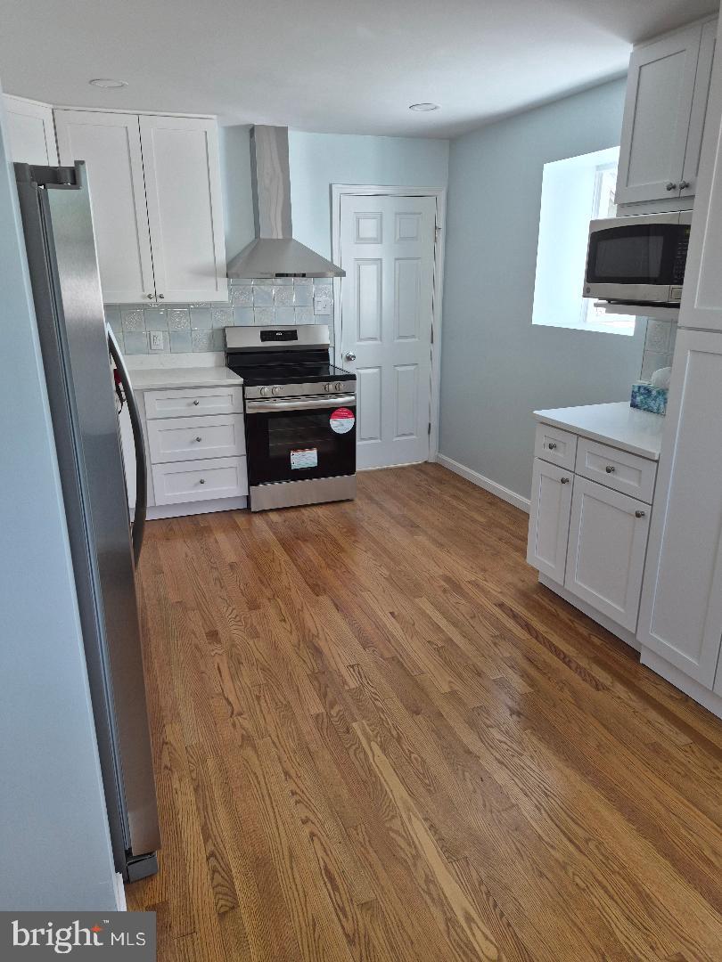 4812 Topping Road Rockville, MD 20852 - Photo 11 of 22 Kitchen with New Appliances