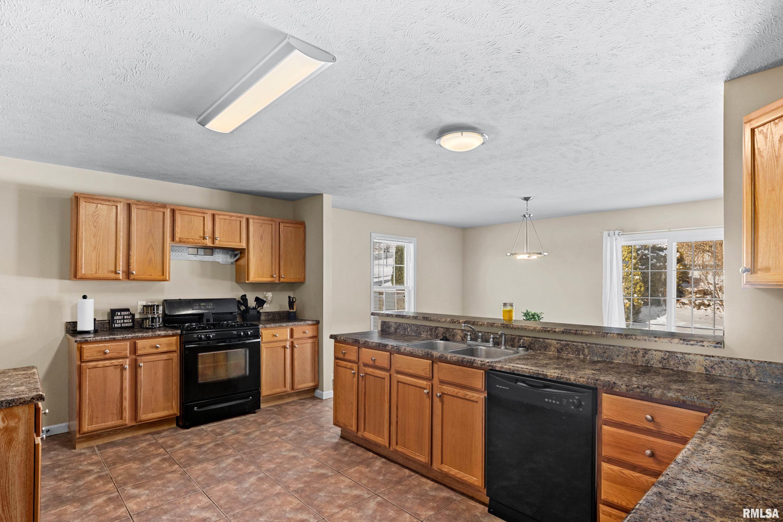 725 West Spring Hollow Lane Peoria, IL 61605 - Photo 11 of 27