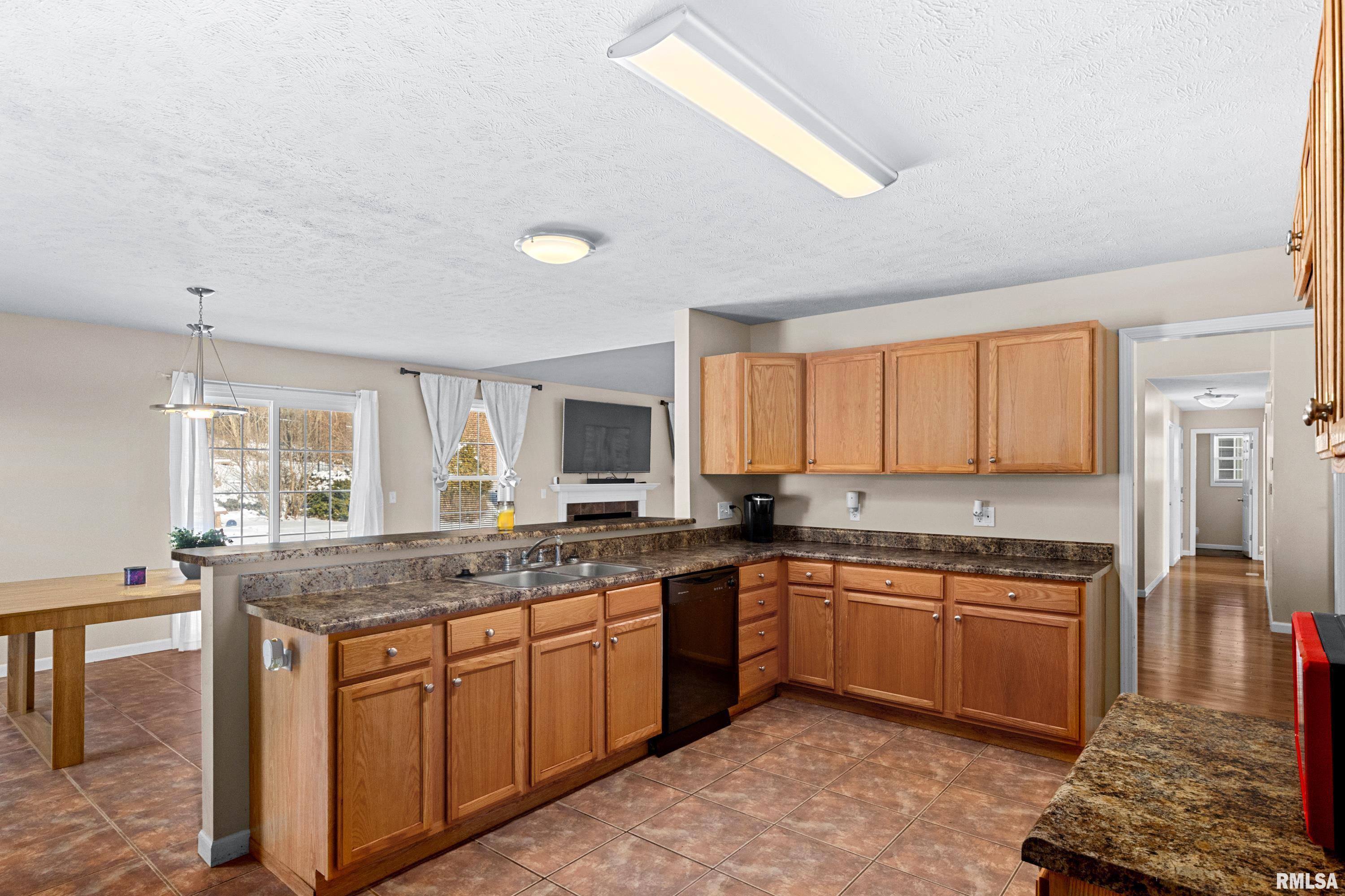 725 West Spring Hollow Lane Peoria, IL 61605 - Photo 12 of 27