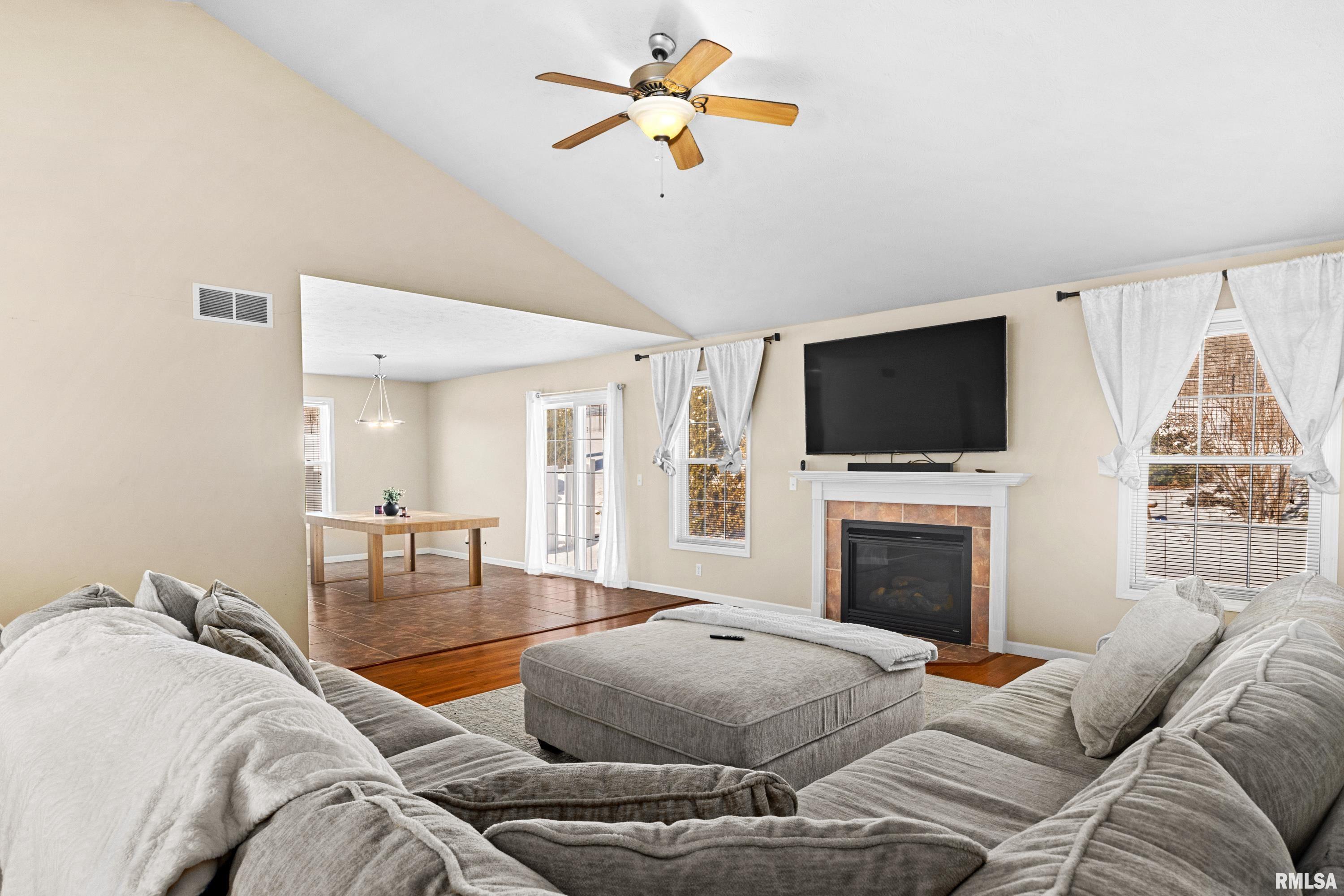 725 West Spring Hollow Lane Peoria, IL 61605 - Photo 6 of 27