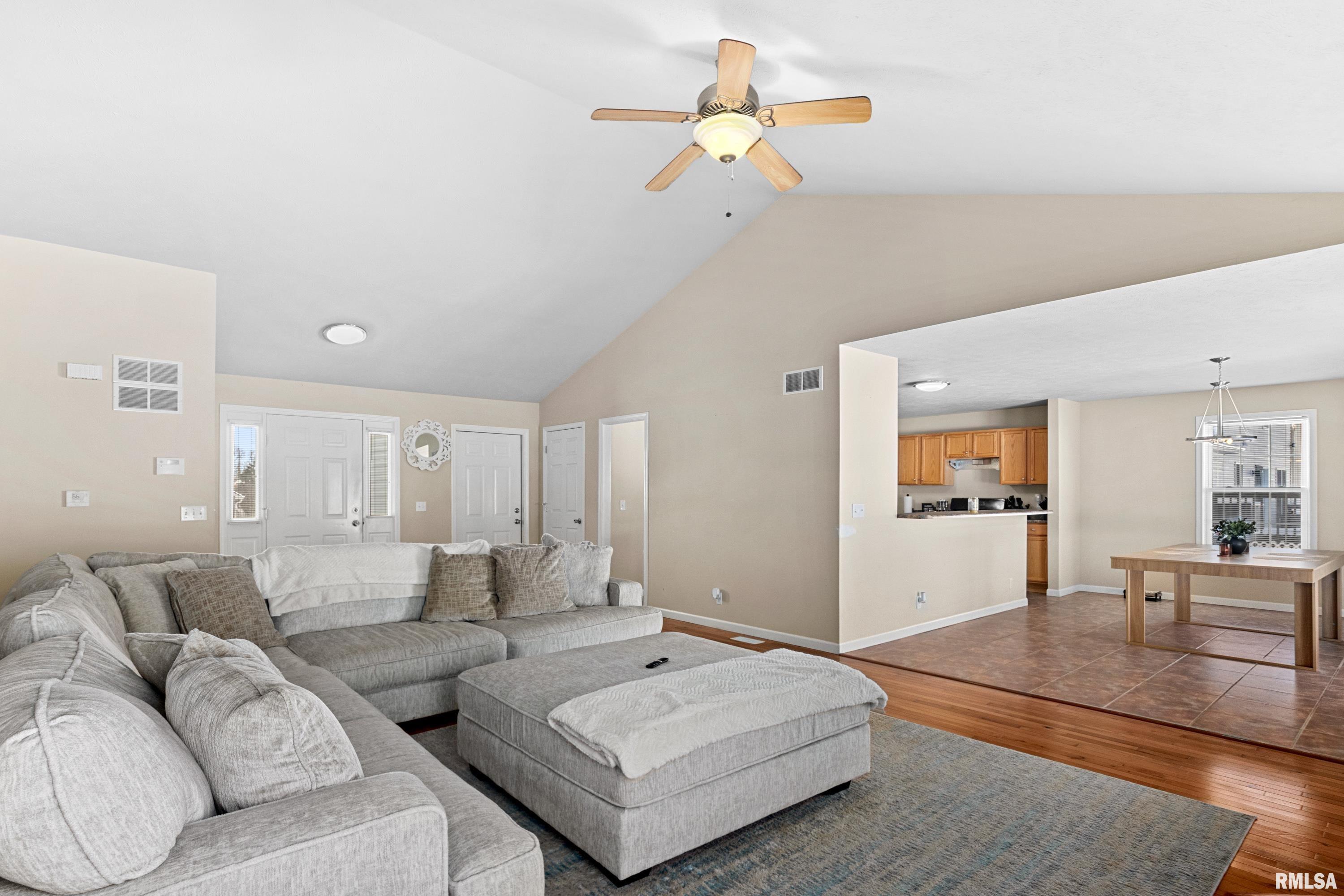 725 West Spring Hollow Lane Peoria, IL 61605 - Photo 7 of 27