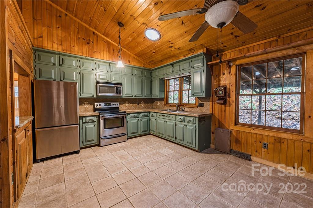 343 Tumbling Fork Road Waynesville, NC 28785 - Photo 4 of 30 Gallery Image 4