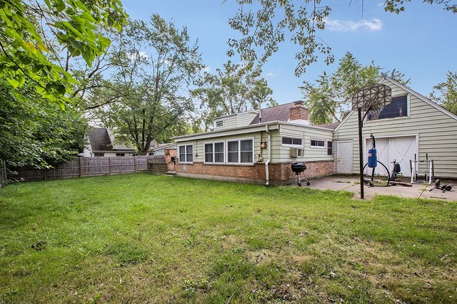 422 Westgate Drive Park Forest, IL 60466 - Photo 3 of 16