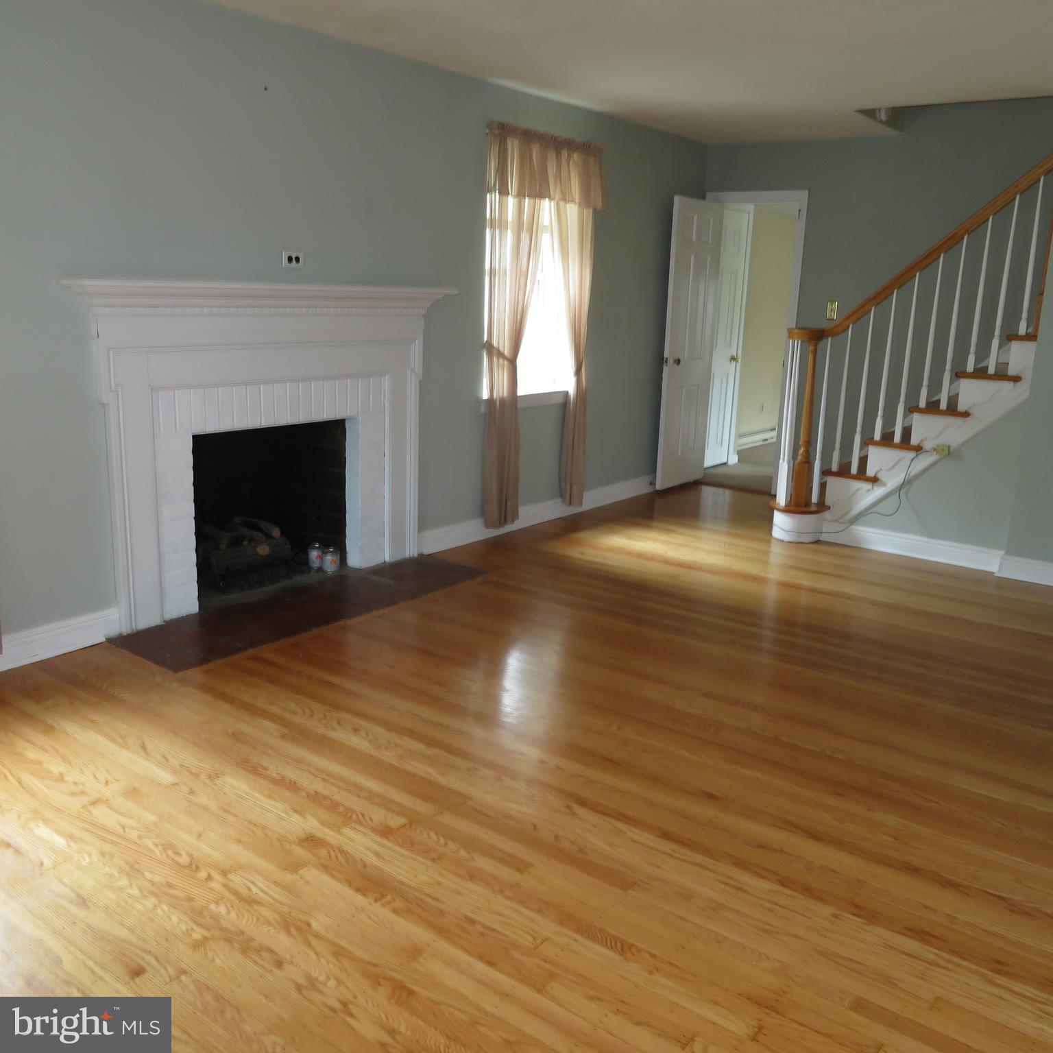 36 Providence Road Morton, PA 19070 - Photo 6 of 16 LIVING ROOM