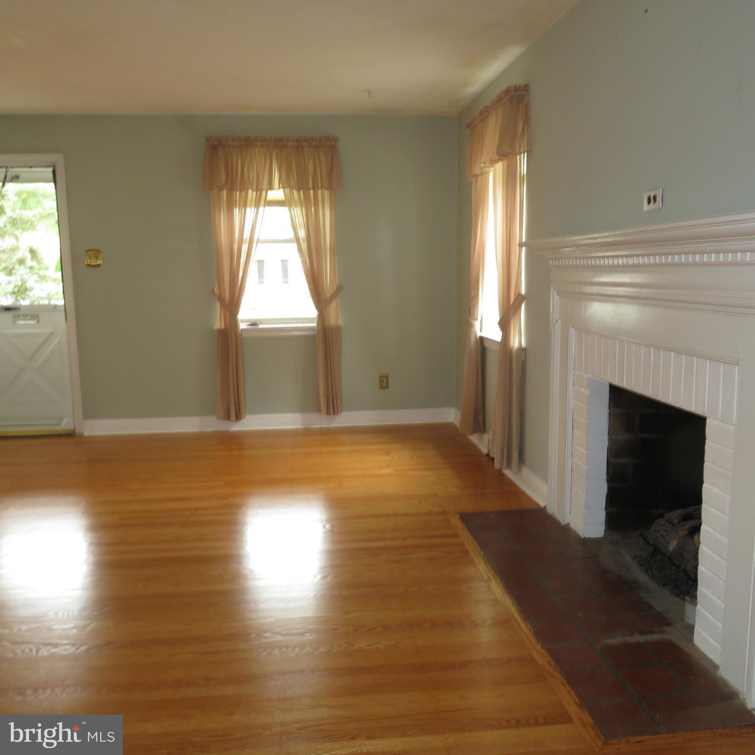 36 Providence Road Morton, PA 19070 - Photo 7 of 16 LIVING ROOM