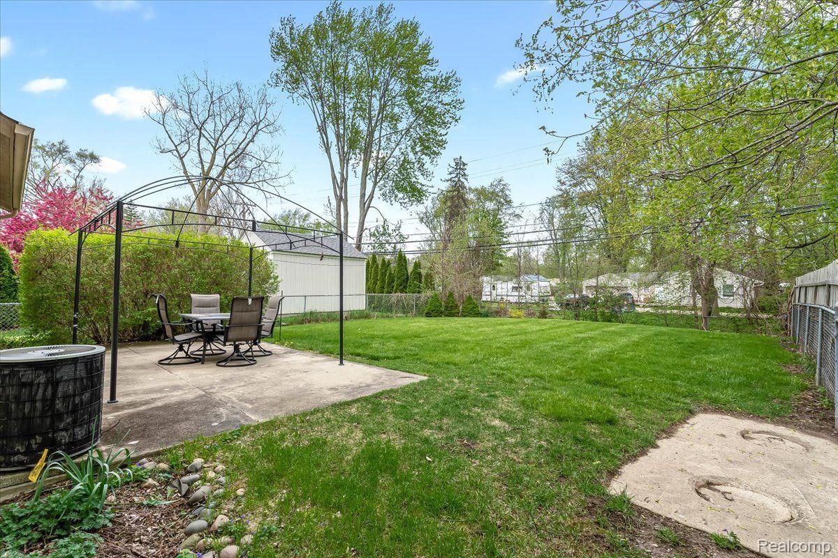 3175 West Utica Road Utica, MI 48317 - Photo 20 of 24 Fully fenced backyard