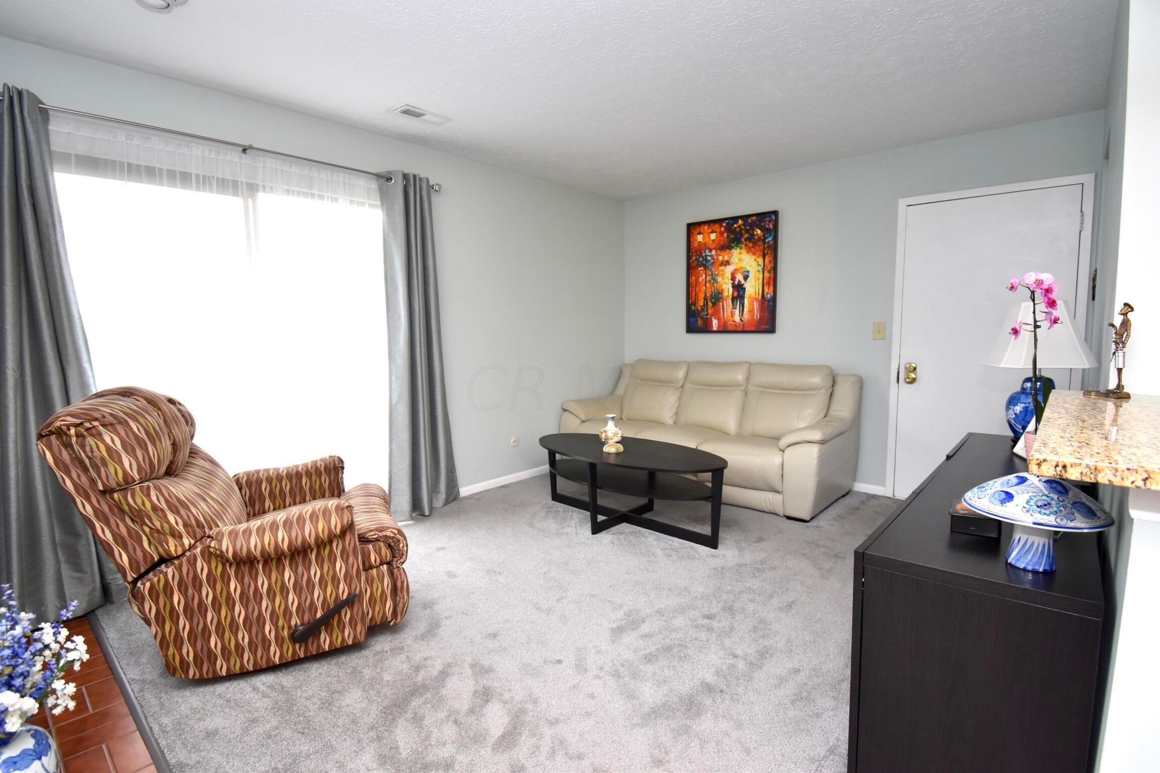 2271 Hedgerow Road, Unit 2271D Columbus, OH 43220 - Photo 4 of 26 1FB20736-5E22-48D5-AB26-E0B5E8D96C94