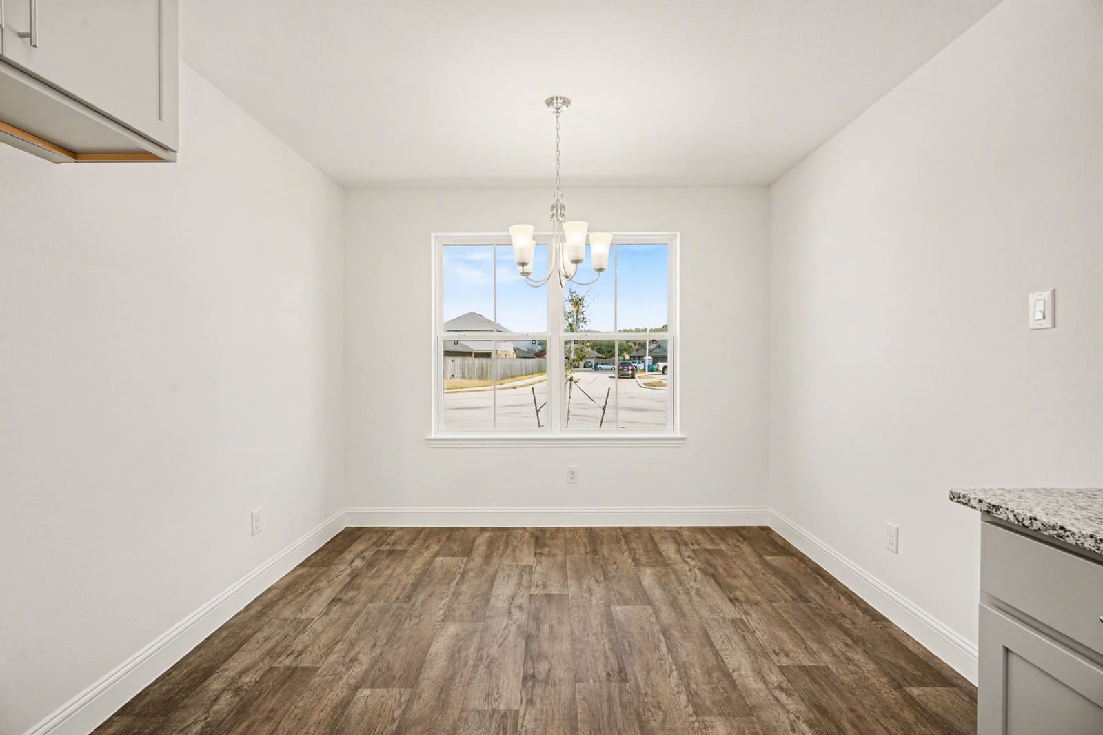 332 Bryan Way Angleton, TX 77515 - Photo 8 of 24 Gallery Image 8