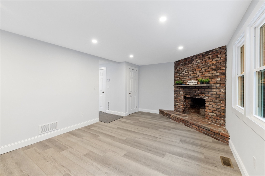 27 Village Street, Unit 1 Marblehead, MA 01945 - Photo 9 of 19