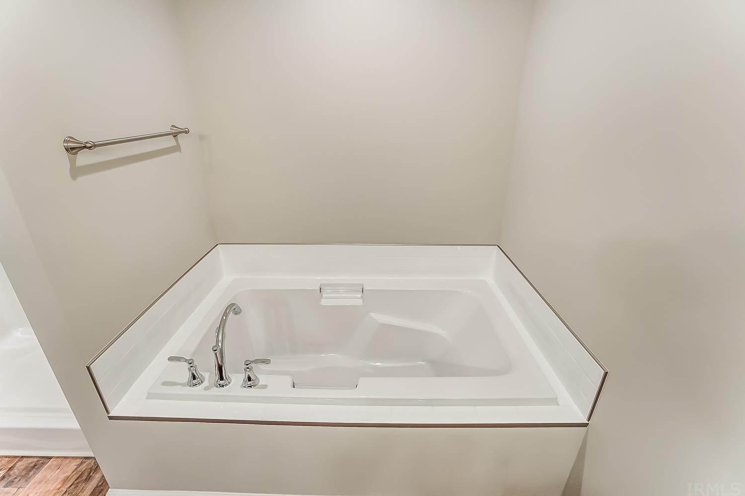 12173 Bozzio Road Fort Wayne, IN 46818 - Photo 17 of 35