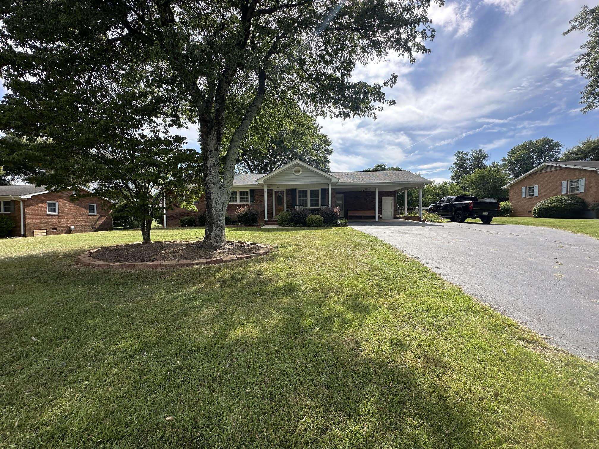223 Blalock Road Boiling Springs, SC 29316 - Photo 3 of 40
