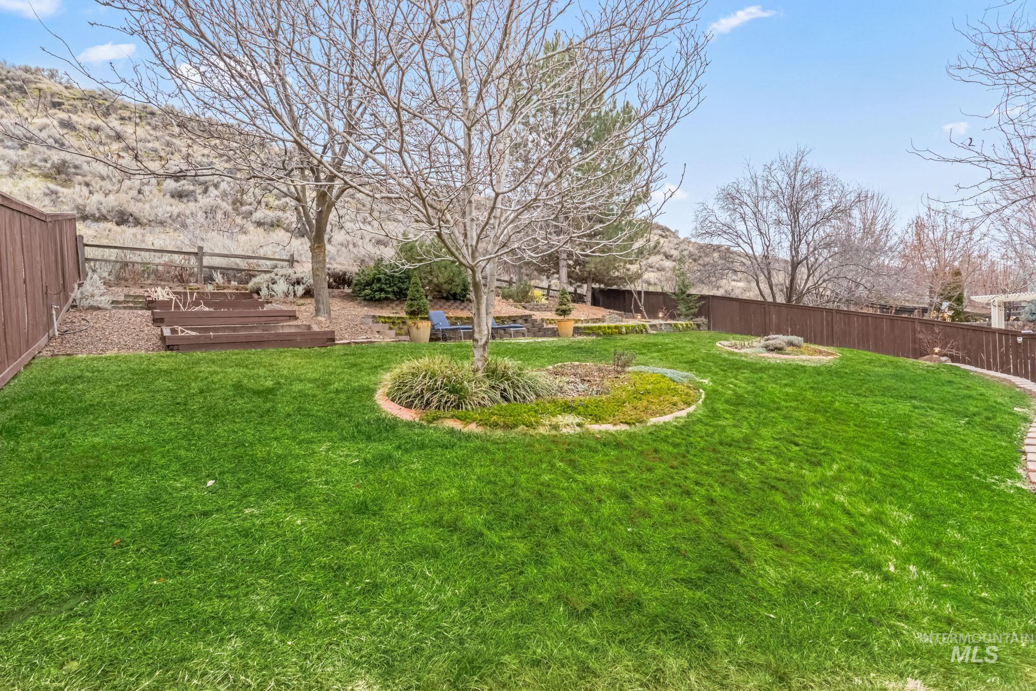 4235 Trekker Rim Drive East Boise, ID 83716 - Photo 28 of 33 Fenced backyard featuring a garden
