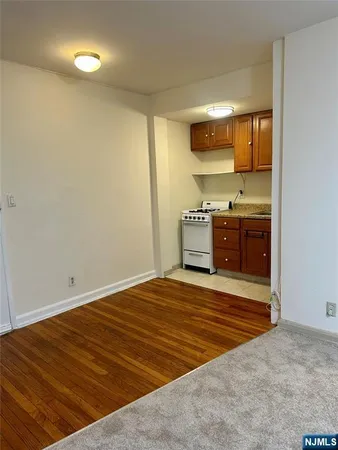 $1,400 | 3091 Edwin Avenue, Unit 3081, Fort Lee, NJ 07024