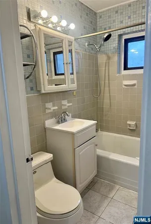 $1,400 | 3091 Edwin Avenue, Unit 3081, Fort Lee, NJ 07024