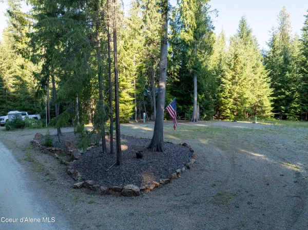 $398,000 | 467 Arnold Drive, Coolin, ID 83821