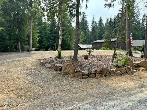 $398,000 | 467 Arnold Drive, Coolin, ID 83821