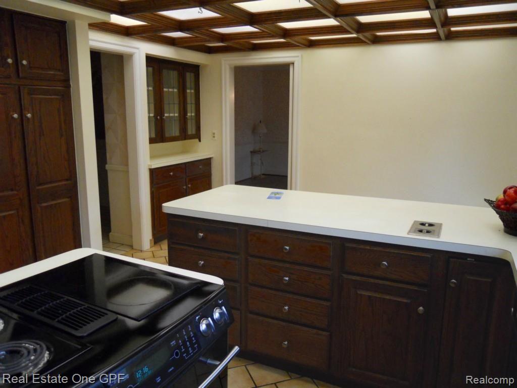 1027 Bedford Road Grosse Pointe, MI 48230 - Photo 9 of 31 9 DSCN2039.jpg